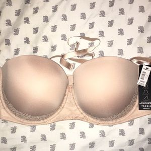 Brand New TORRID Strapless Bra Size 38DDD